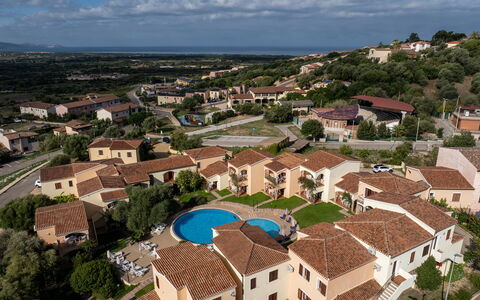 Apartment Sardinia Seaside Ac And Wifi: Luftfotografering, Fugleperspektiv, Udvej, Ferieby, Svømmepøl