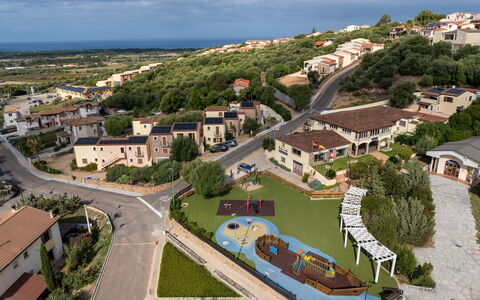 Apartment Sardinia Seaside Ac And Wifi: Boligområde, Fugleperspektiv, Landskab, Hus, Luftfotografering, Stad, Kvarter, City, Forstad, Hjem