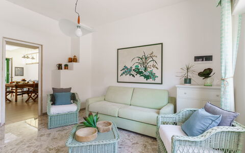 La Maison De Rosetta: Møbel, Indretning, Gulvbelægning, Etage, Couch, Træ, Værelse, Stue, Loft, Bord