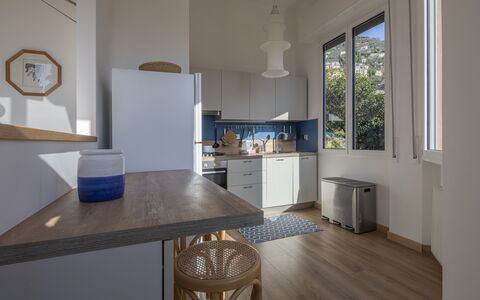Green Home Seaside, Parking, Wifi, Ac, Genova Nerv: Møbel, Indretning, Gulvbelægning, Træ, Køkken, Køkken Apparat, Countertop, Større Bandage, Loft, Etage