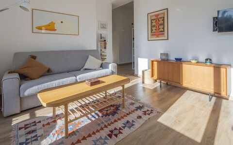 Green Home Seaside, Parking, Wifi, Ac, Genova Nerv: Møbel, Indretning, Gulvbelægning, Etage, Væg, Couch, Træ, Værelse, Trægulve, Stue