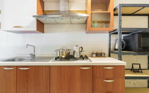 Villa Nami: Køkken Apparat, Køkken, Countertop, Større Bandage, Cabinetry, Komfur, Komfur, Gaskomfur, Træ, Køkkenvask