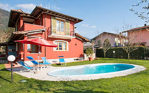 Villa Camaiore: Boligområde, Hus, Hjem, Lawn, Estate, Have, Gård, Hacienda, Villa, Maling