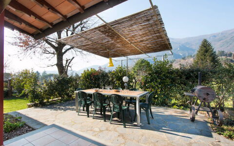Villa Camaiore: Møbel, Skygge, Udendørs Møbler, Udendørs Bord, Stol, Have, Bjergkæde, Udendørs Struktur, Eco Hotel, Flise