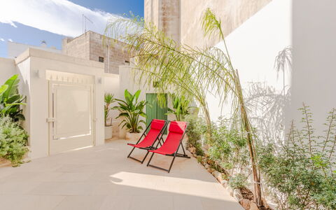 Casa Lea: Gulvbelægning, Etage, Blomsterkrukke, Stueplante, Skygge, Flise, Flise, Gårdsplads