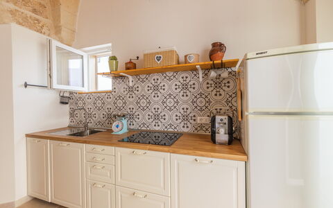 Dimora Storica: Køkken, Gulvbelægning, Indretning, Træ, Etage, Større Bandage, Køkken Apparat, Countertop, Cabinetry, Møbel