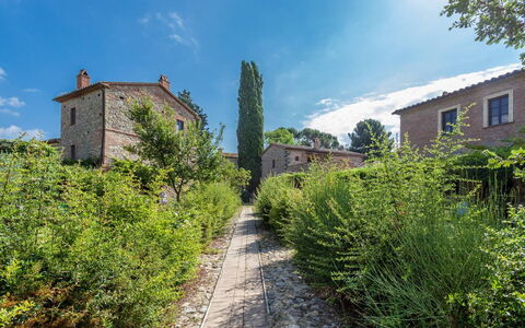 Appartamento Il Cantico Del Gallo, Wifi, Near Peru: Busk, Estate, Have, Landscaping, Evergreen, Historisk Hus, Villa, Stuehus