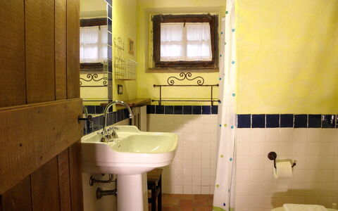 Appartamento La Vecchia Cedraia, Wifi, Perugia: Sanitærarmatur, Badeværelse, Badeværelsesvask, Indretning, Gulvbelægning, Etage, Håndvask, Tap, Vvs, Belysning