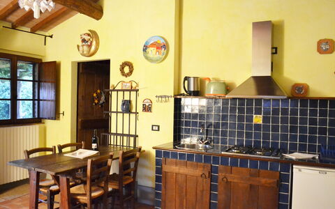 Appartamento La Vecchia Cedraia, Wifi, Perugia: Møbel, Indretning, Træ, Gulvbelægning, Køkken, Værelse, Etage, Køkken & Spisebord, Loft, Bord