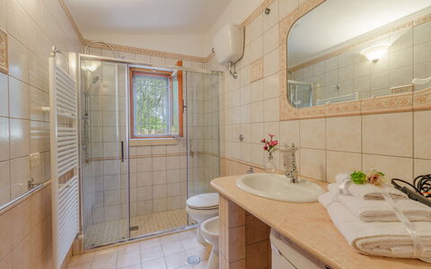 Trullo Quattro Carrini: Indretning, Sanitærarmatur, Gulvbelægning, Badeværelsesvask, Etage, Badeværelse, Håndvask, Tap, Vvs, Loft