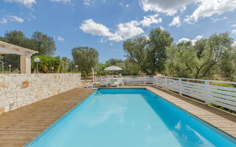 Trullo Quattro Carrini: Blå, Svømmepøl, Udendørs Møbler, Udvej, Skygge, Eco Hotel, Fritidscenter, Water Feature, Thermae, Villa
