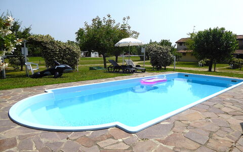 Silea Apartments, Pool, Garden, Treviso: Blå, Svømmepøl, Kompositmateriale, Udvej, Fritid, Skygge, Backyard, Hacienda, Gård, Hotel