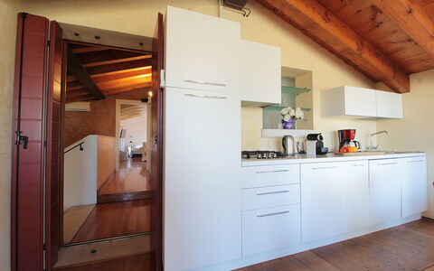 Silea Apartments, Pool, Garden, Treviso: Indretning, Gulvbelægning, Træ, Etage, Loft, Møbel, Værelse, Hjem, Cabinetry, Køkken