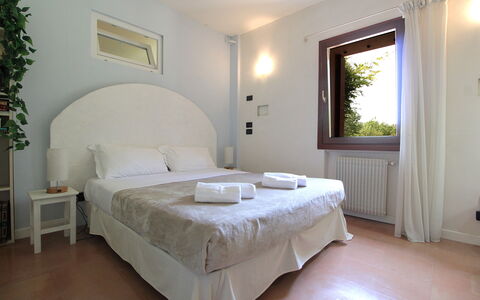 Silea Apartments, Pool, Garden, Treviso: Indretning, Soveværelse, Seng, Loft, Møbel, Værelse, Etage, Hjem, Sengetøj, Sengetøj