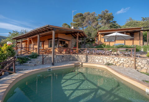 Villa Argentina: Svømmepøl, Udvej, Eco Hotel, Skygge, Landscaping, Water Feature, Estate, Udendørs Struktur, Flise, Udendørs Møbler