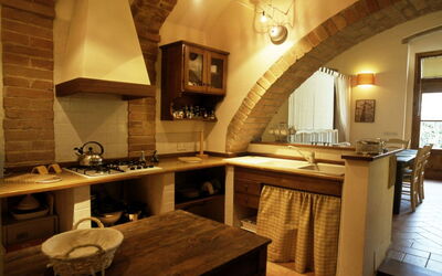 Owl: Indretning, Møbel, Køkken, Gulvbelægning, Træ, Loft, Countertop, Køkken Apparat, Cabinetry, Etage