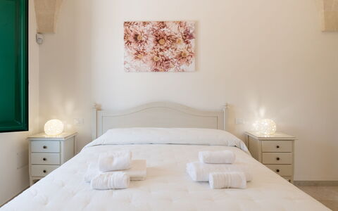 Villa Prestige: Indretning, Loft, Etage, Soveværelse, Møbel, Seng, Værelse, Bed Frame, Lejlighed, Sengetøj