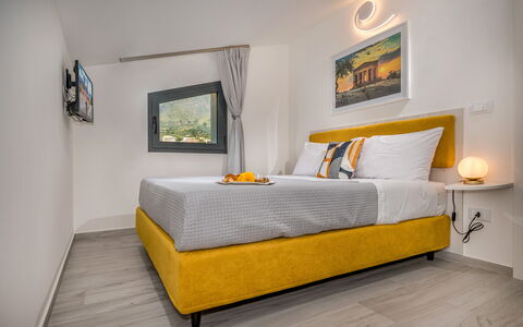 Attico Sea View: Soveværelse, Seng, Hjem, Lejlighed, Pude, Sengetøj, Værelse, Bed Frame, Sengetøj, Throw Pillow