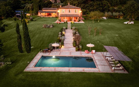 Casalberna: Estate, Have, Svømmepøl, Lawn, Mansion, Landscaping, Villa, Parkere, Hacienda, Gård