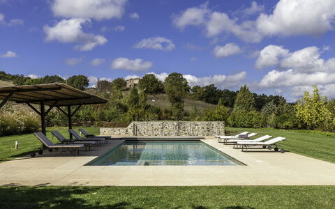 Podere Bella Vista: Svømmepøl, Have, Bunddække, Udendørs Møbler, Landscaping, Skygge, Flise, Lawn, Backyard, Liggestol