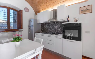 Mandorlo Apartment with Pool, Casole D'Elsa: Køkken, Køkken Apparat, Større Bandage, Indretning, Countertop, Husholdningsapparat, Gulvbelægning, Komfur, Møbel, Cabinetry