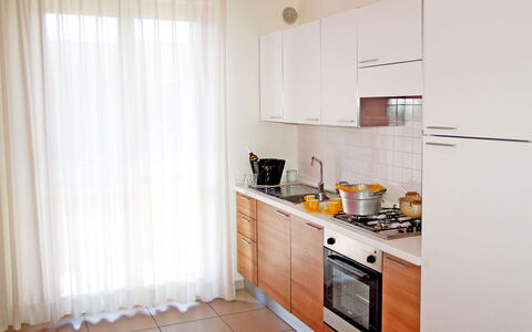 Marconi Seaside Residence, Pool, Wifi, Abruzzo: Køkken, Gulvbelægning, Køkken Apparat, Større Bandage, Indretning, Countertop, Møbel, Træ, Cabinetry, Etage