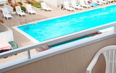 Marconi Seaside Residence, Pool, Wifi, Abruzzo: Svømmepøl, Udendørs Møbler, Fritid, Udvej, Møbel, Liggestol, Ferie, Hotel, Stol, Fritidscenter