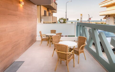 Residence Near The Sea - Abruzzo: Lejlighed, Altan, Urban Design, Ejerlejlighed, Skygge, Hotel