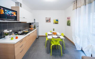 Gavia Bilo 4: Indretning, Gulvbelægning, Etage, Værelse, Møbel, Loft, Lejlighed, Køkken, Stol, Countertop