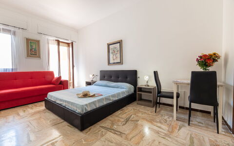Gallipoli Apartment Ac, Seaside: Møbel, Indretning, Gulvbelægning, Etage, Træ, Værelse, Couch, Loft, Bord, Stue