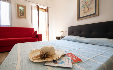 Gallipoli Apartment Ac, Seaside: Møbel, Indretning, Etage, Lejlighed, Seng, Værelse, Soveværelse, Hjem, Billedramme, Sengetøj