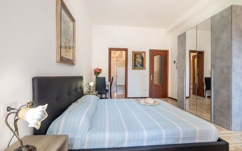 Gallipoli Apartment Ac, Seaside: Møbel, Seng, Indretning, Gulvbelægning, Etage, Soveværelse, Værelse, Træ, Sengetøj, Sengetøj