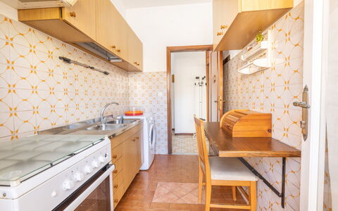 Vico Apartment Balcony, Gallipoli: Gulvbelægning, Træ, Etage, Indretning, Køkken, Større Bandage, Countertop, Værelse, Loft, Møbel