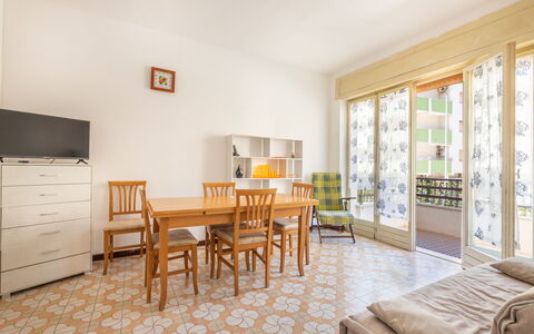Vico Apartment Balcony, Gallipoli: Indretning, Gulvbelægning, Etage, Træ, Værelse, Loft, Møbel, Trægulve, Lejlighed