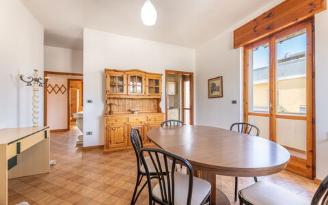 Giovanni Apartment In Gallipoli, Ac, Seaside: Indretning, Gulvbelægning, Etage, Træ, Loft, Møbel, Værelse, Trægulve, Belysning, Cabinetry