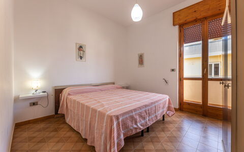Giovanni Apartment In Gallipoli, Ac, Seaside: Indretning, Træ, Etage, Loft, Værelse, Gulvbelægning, Soveværelse, Seng, Sengetøj, Lejlighed
