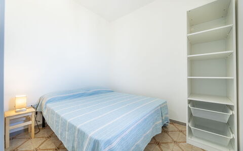 Sea View Apartment, Ac Gallipoli: Gulvbelægning, Etage, Indretning, Soveværelse, Værelse, Loft, Seng, Sengetøj, Lejlighed, Møbel