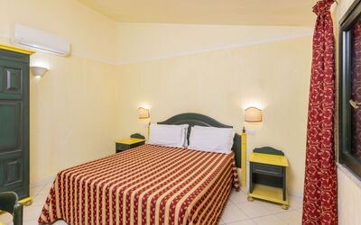 Feriebolig:&nbsp;Golden Apartment, Ac, Wifi
