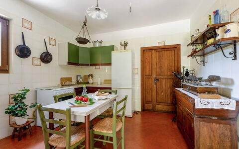 Casa Iume: Møbel, Gulvbelægning, Indretning, Træ, Køkken, Cabinetry, Loft, Etage, Værelse, Køkken Apparat