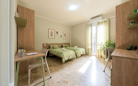 Lory House: Møbel, Indretning, Seng, Soveværelse, Væg, Gulvbelægning, Etage, Træ, Loft, Værelse