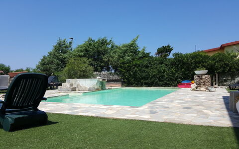 Residenza Agnese Sardegna: Svømmepøl, Have, Skygge, Backyard, Fritid, Udvej, Landscaping, Flise, Gård, Lawn