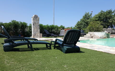 Residenza Agnese Sardegna: Udendørs Møbler, Lawn, Have, Skygge, Kunstgræs, Gård, Backyard, Landscaping, Stol