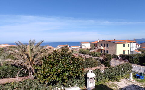 Residenza Agnese Sardegna: Himmel, Blå, Horisont, Hav, Ocean, Kyst, Altan, Estate, Landscaping, Udvej