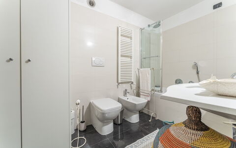 Portello Square Lux Apartment Genova: Gulvbelægning, Indretning, Etage, Sanitærarmatur, Badeværelse, Loft, Toilet, Værelse, Vvs, Tap