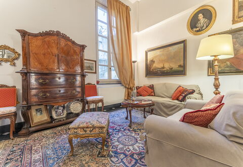 Portello Square Lux Apartment Genova: Møbel, Indretning, Gulvbelægning, Etage, Værelse, Stue, Billedramme, Lejlighed, Molding, Couch