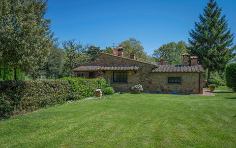 Grace Home, Pool, Wifi, Gambassi Terme: Træ, Græs, Hus, Hjem, Busk, Boligområde, Sommerhus, Stuehus, Land Lot