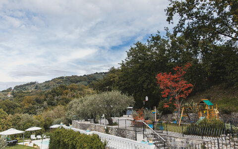 Villa Vernazza: Træ, Landskab, Forår, Hill Station, Have, Hegn, Ferie, Landscaping, Parkere, Botanisk Have