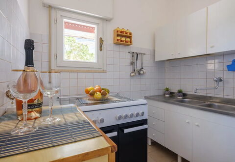 Casa Castiglione With Balcony: Køkken, Køkken Apparat, Countertop, Større Bandage, Gulvbelægning, Indretning, Møbel, Etage, Husholdningsapparat, Køkkenvask