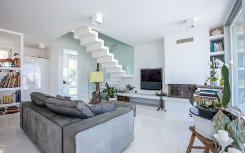 Villa Rosa Del Mare: Indretning, Møbel, Gulvbelægning, Væg, Couch, Etage, Træ, Loft, Stue, Hjem
