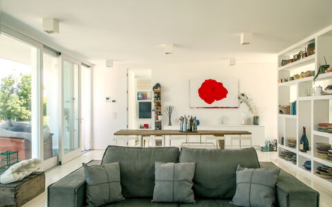 Villa Rosa Del Mare: Møbel, Indretning, Gulvbelægning, Couch, Etage, Væg, Værelse, Stue, Loft, Bord